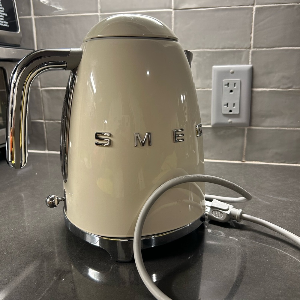 Smeg Cream Electric Kettle